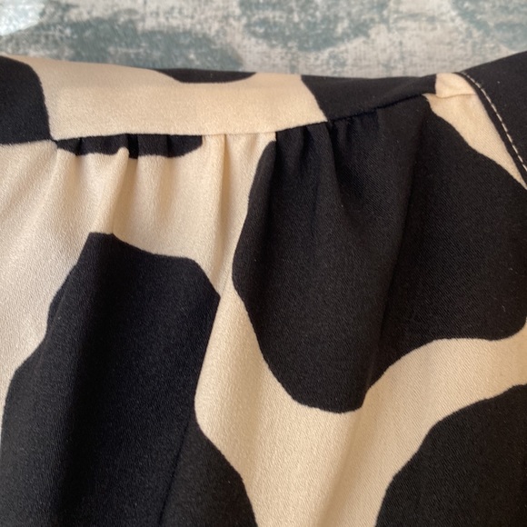 Ann Taylor size medium petite long sleeve black & cream top with covered buttons - Picture 10 of 13